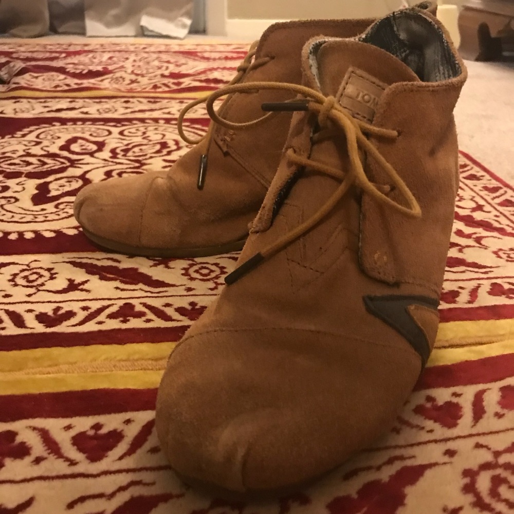 Well loved Toms wedges size 10